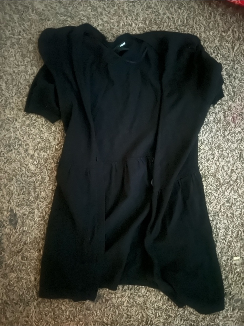 H&M Black Short Sleeved Sweater/Top
